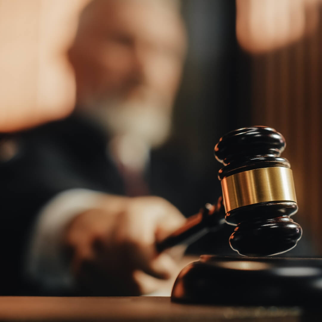 juiz dando uma sentença com sua malheta ou martelo sobre mandado de segurança precisa de advogado?